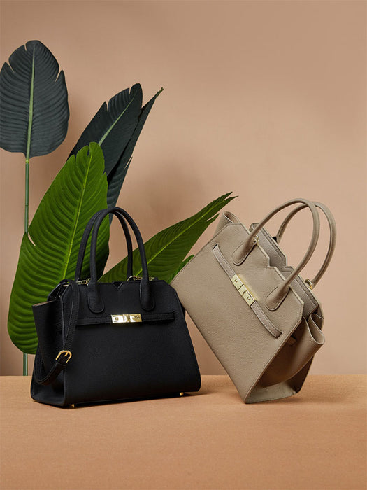 【7日内出荷】【2WAY】本革バッグ トートバッグ ショルダーバッグ レディース 大容量 肩掛け 斜め掛け 手提げ レザー 大きめ 通勤 仕事バッグ 鞄 牛革 柔らか 大人 ビジネス オフィス 上品  鋲付き 高見え 高級感 お出かけ デート かわいい 母の日 プレゼント