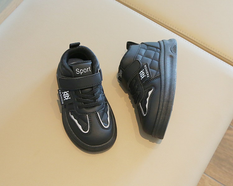 【7日内出荷】スポーツシューズ 子供 きれいめ 運動靴 カーキ 紺色 黒 子供靴 キッズ スニーカー 幼児 シューズ 子ども 歩きやすい キッズ シューズ 女の子 男の子 小学生 外出 滑り止め 屈曲性 柔らかい 疲れない アウトドア 滑りにくい 子供 スニーカー 14 15 16 17 18 19cm